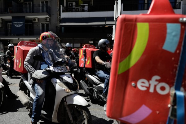 Οι διανομείς απαντούν στην Efood – Στάχτη στα μάτια – Πάρτε πίσω τις απολύσεις