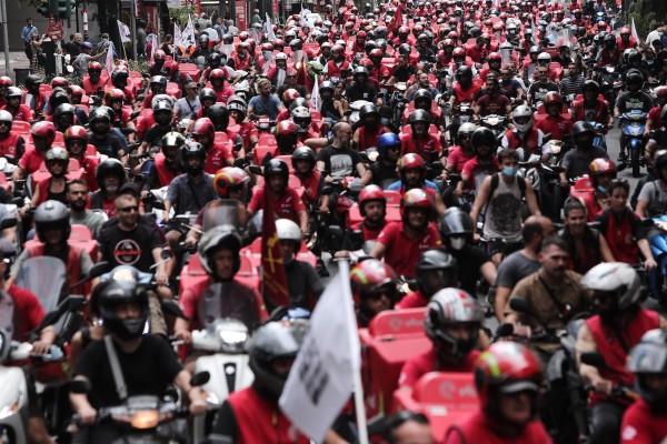 Efood – Κλιμακώνουν τις κινητοποιήσεις τους οι διανομείς – «Κοκκίνησε» και πάλι η Αθήνα