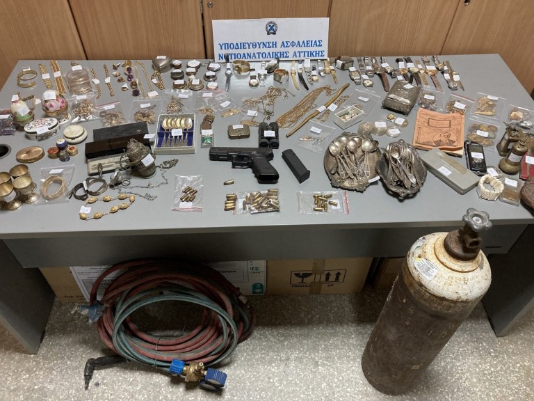 ΕΛΑΣ- Εξαρθρώθηκε εγκληματική οργάνωση με λεία 700.000 ευρώ – Δρούσε σε οκτώ περιοχές της Αττικής