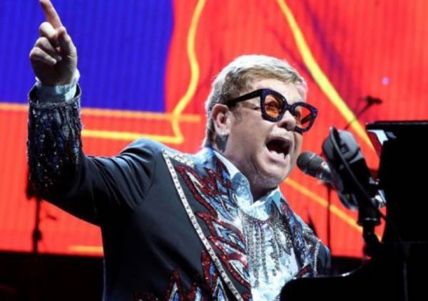 Έλτον Τζον – Άσχημα τα νέα για τον τραγουδιστή – Αναβάλλει την περιοδεία του