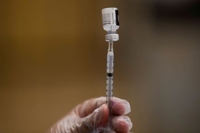 Γαλλία – Σε αναστολή 3.000 υγειονομικοί επειδή δεν είχαν κάνει το εμβόλιο