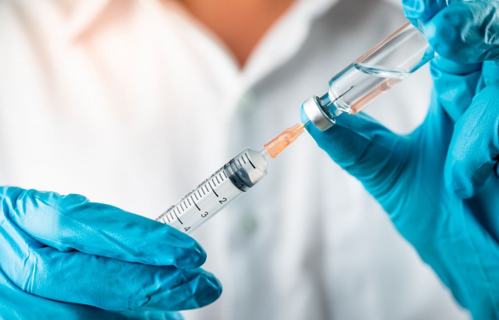 Κοροναϊός – Τα εμβόλια πιθανόν να χρειάζονται 3 δόσεις αντί για 2 για πλήρη ανοσοποίηση