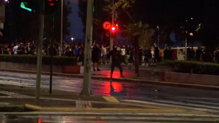 ΔΕΘ – Επεισόδια στην πορεία των αντιεμβολιαστών – Μια τραυματίας