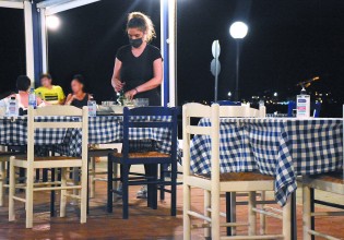 Ανεμβολίαστοι – Όλα όσα αλλάζουν από τη Δευτέρα – Ποιοι θα κάνουν ένα και ποιοι δύο τεστ