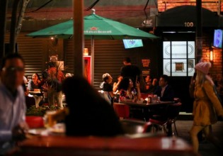 Ολλανδία – Με πιστοποιητικό εμβολιασμού στην τουαλέτα στα μπαρ