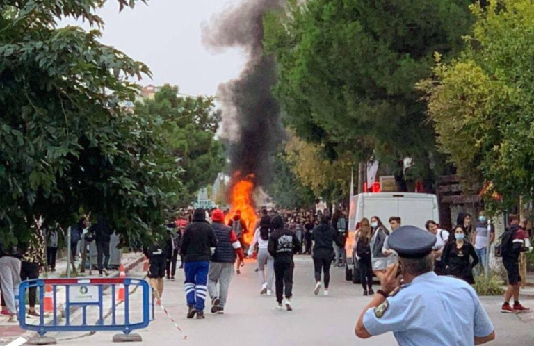 Θεσσαλονίκη – Νέα ένταση μετά τις επιθέσεις στη Σταυρούπολη – Φωτιές έξω από το ΕΠΑΛ Ευόσμου