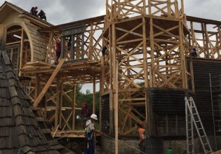 Η θρυλική έπαυλη των «Munsters» επιστρέφει στη… ζωή