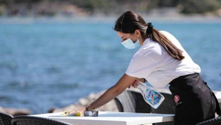 Ανεμβολίαστοι εργαζόμενοι – Πώς διαμορφώνεται η καθημερινότητα για αυτούς που έχουν κάνει και δεν έχουν κάνει το εμβόλιο