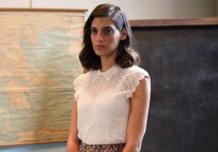 Χριστίνα Χειλά Φαμέλη – Τα δύσκολα παιδικά χρόνια, τα πρώτα βήματα στην υποκριτική και η σχέση με τον Θανάση Τότσικα