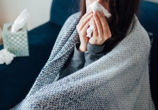 Κοροναϊός – Αυτά είναι τα πέντε πιο συνήθη συμπτώματα ότι κολλήσατε τη μετάλλαξη Δέλτα αν είστε εμβολιασμένοι