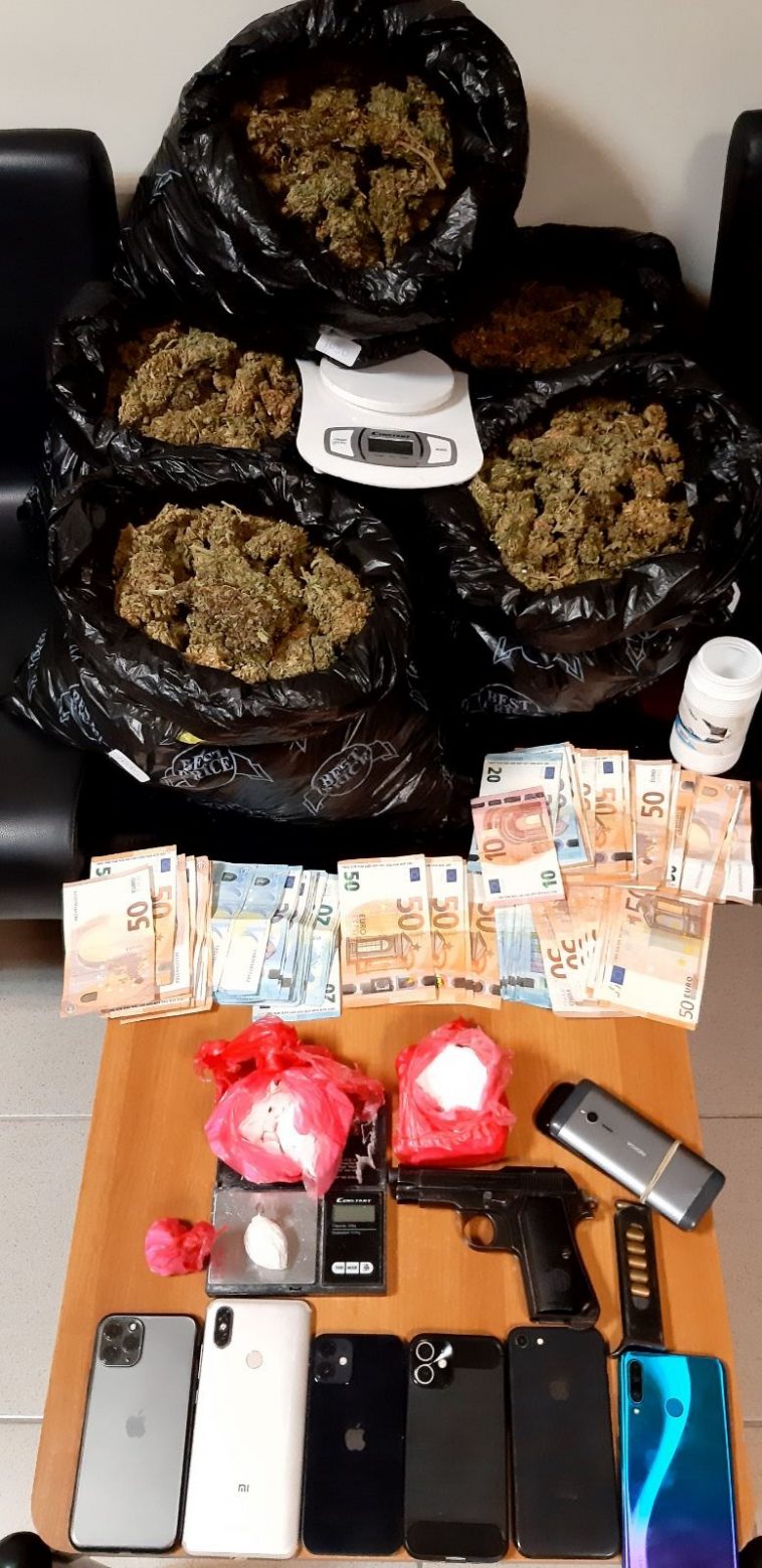 Κρήτη: Εννέα συλλήψεις για διακίνηση ναρκωτικών στο Φόδελε – Είχαν βάλει ανήλικο για πωλητή