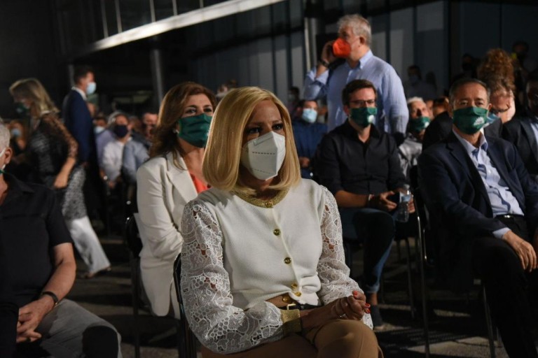 Φώφη Γεννηματά – «ΝΔ και ΣΥΡΙΖΑ επανέφεραν τη μόδα της αποστασίας και τώρα μαλλιοτραβιούνται»