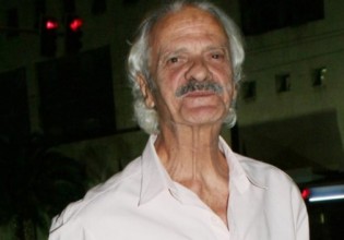 Σπύρος Φωκάς – Αυτό είναι το κοντέινερ που ζει ο 84χρονος ηθοποιός
