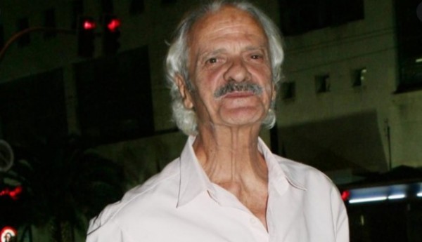 Σπύρος Φωκάς – Αυτό είναι το κοντέινερ που ζει ο 84χρονος ηθοποιός