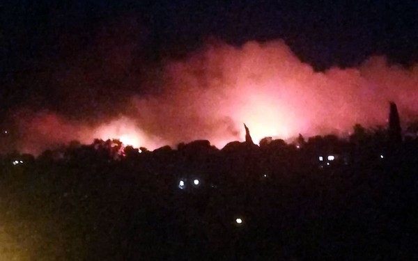 Φωτιά στη Νέα Μάκρη – Εκκενώνονται Λιβίσι και Άγιος Εφραίμ