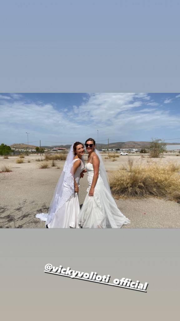 Ευδοκία Ρουμελιώτη – Βίκυ Βολιώτη – Φόρεσαν νυφικό και φωτογραφήθηκαν για τον λόγο που δεν φαντάζεστε