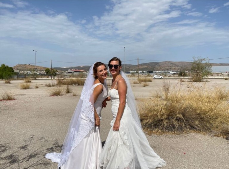 Ευδοκία Ρουμελιώτη – Βίκυ Βολιώτη – Φόρεσαν νυφικό και φωτογραφήθηκαν για τον λόγο που δεν φαντάζεστε