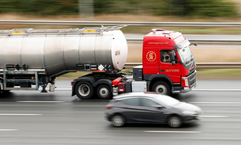 Βρετανία – Οι οδηγοί φορτηγών προειδοποιούν – «Οι τιμές των Χριστουγέννων θα αυξηθούν»