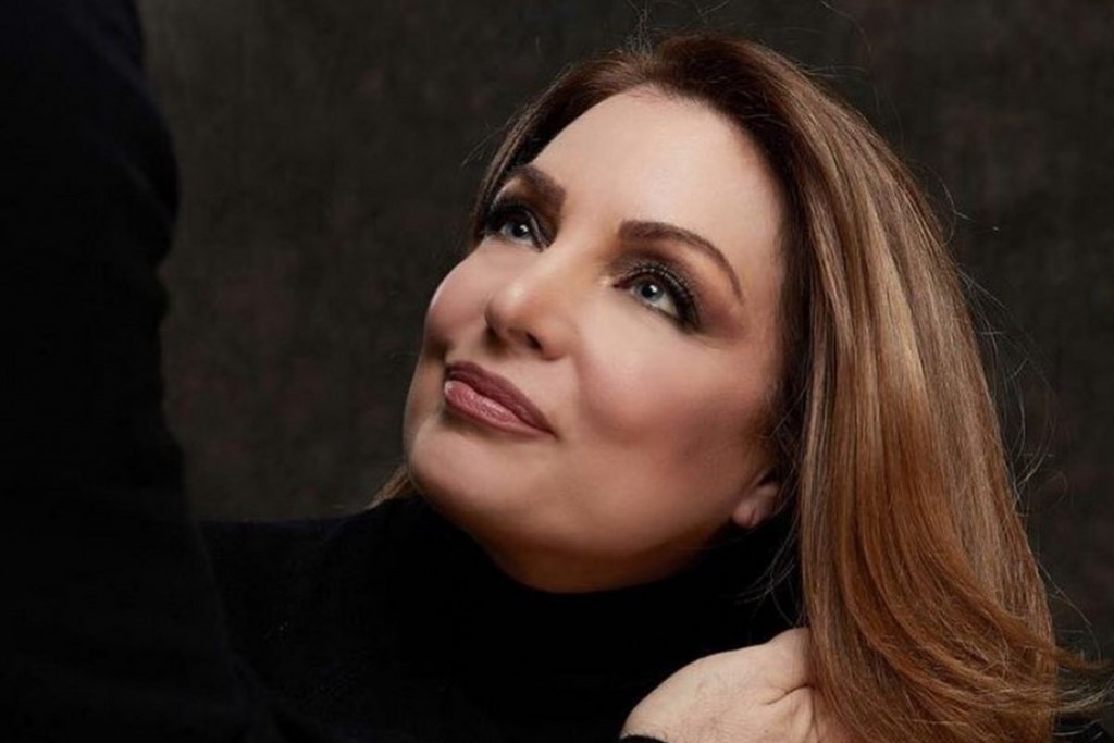 Άντζελα Γκερέκου – Άναψε φωτιές με την ερωτική σκηνή στην Γη της Ελιάς