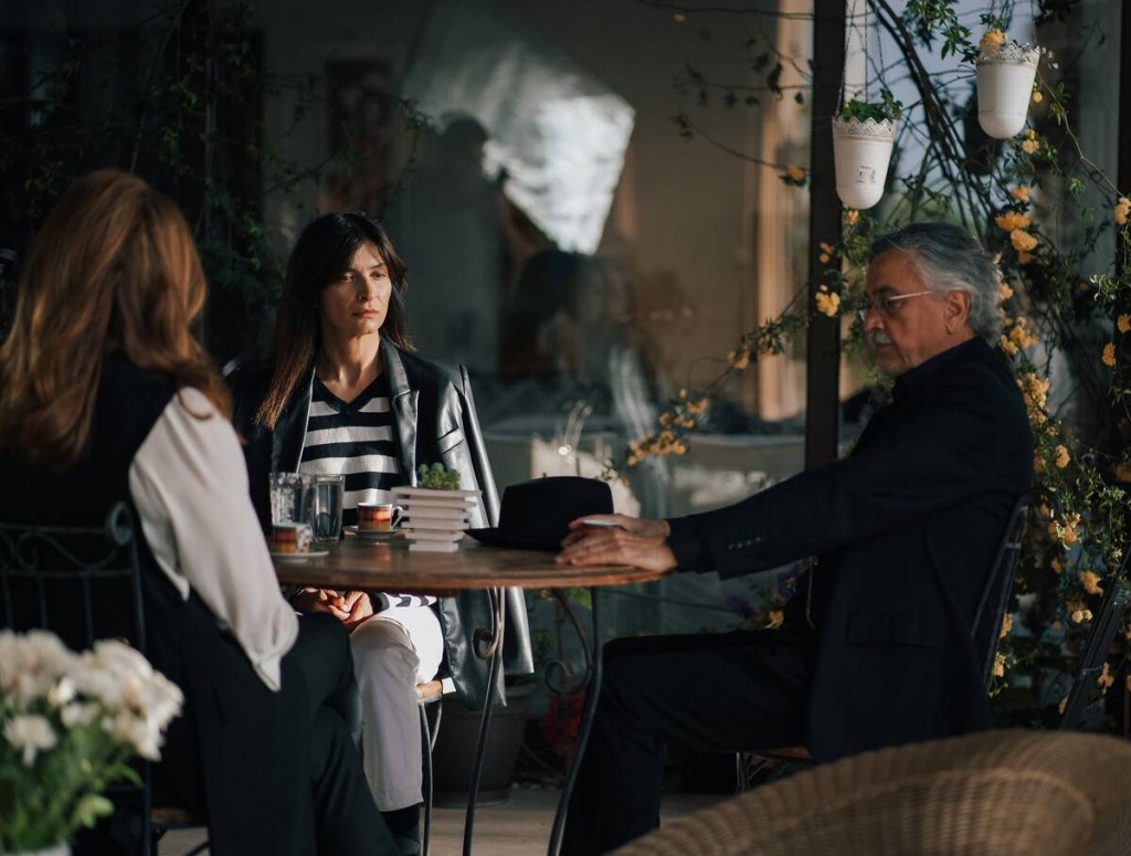 Η Γη της Ελιάς – Η Μυρτάλη λέει ψέματα στον Στέφανο ότι είναι ερωτευμένη με άλλον