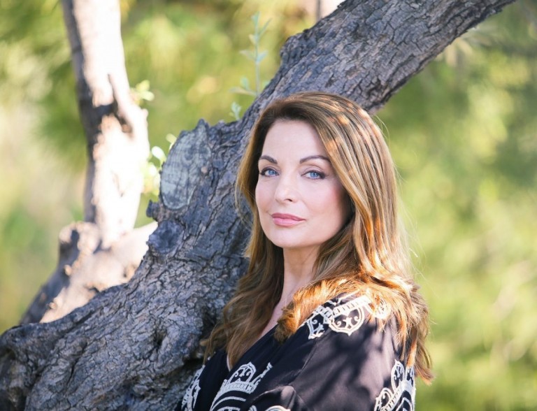 Η Γη της Ελιάς – Η Μυρτάλη «αγριεύει» και τα χώνει στην Αθηνά