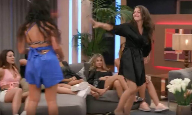 Τhe Bachelor – Ξεκίνησαν οι κόντρες και τα… γαλλικά