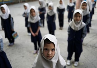 Αφγανιστάν – Η UNESCO ζητά την επιστροφή στις τάξεις των κοριτσιών