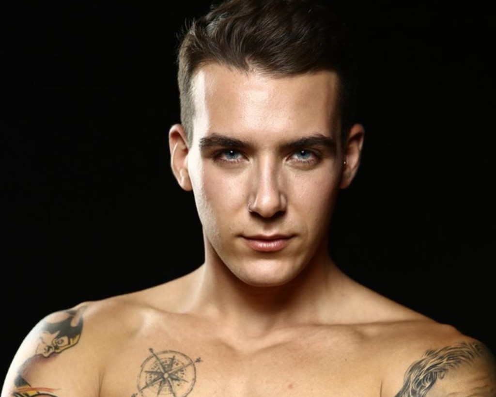 Ο αδερφός του σέξι Παναγιώτη Πέτσα τού μοιάζει και δεν έχει πάρει σβάρνα όλα τα ριάλιτι