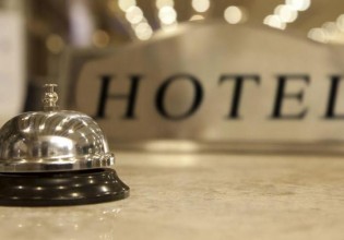 Εργασία παιδιών από δομές ανηλίκων στα ξενοδοχεία – Για αποϊδρυματοποίηση μιλάει η Δ. Μιχαηλίδου – Μοντέλο Φρειδερίκης καταγγέλλει ο ΣΥΡΙΖΑ