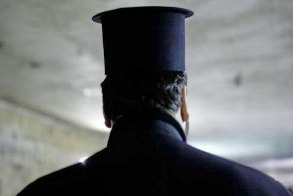 Πάτρα – Με κοροναϊό ιερέας που έκανε αγιασμό σε σχολείο