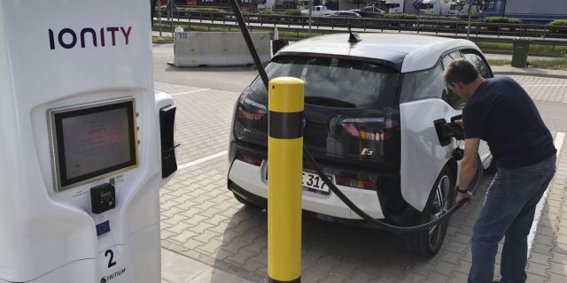 Ηλεκτροκίνηση – Οι πρώτες 13 αιτήσεις για «πράσινα ταξί»