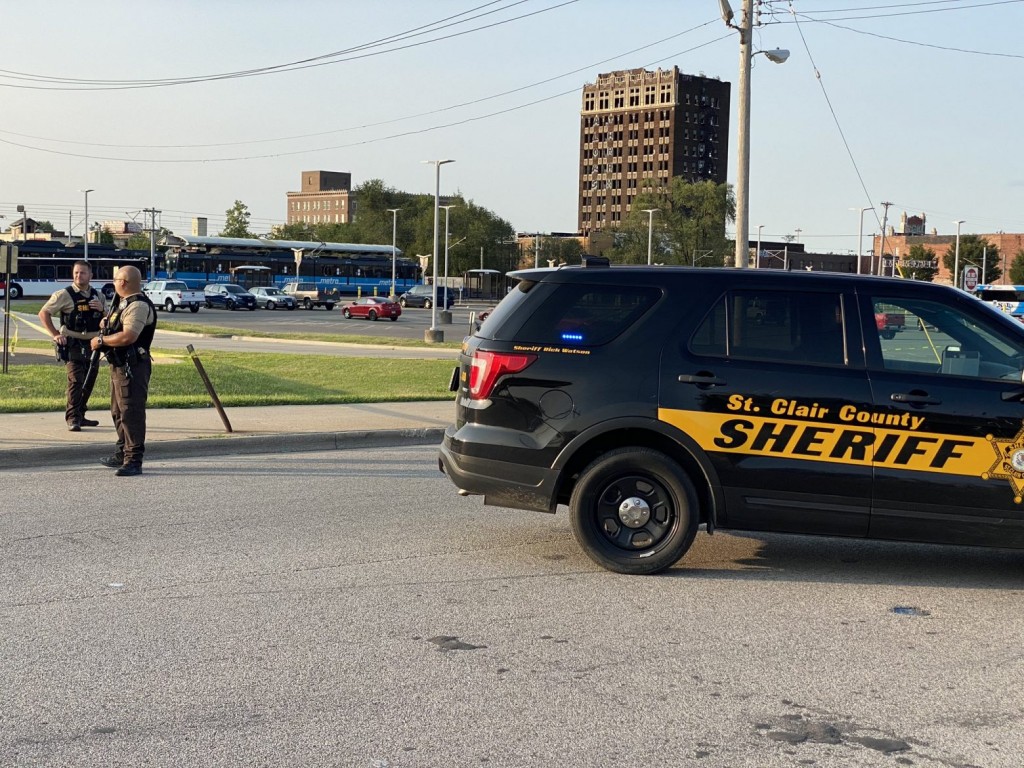 ΗΠΑ – Τραυματισμοί από σφαίρες και σύγκρουση των δραστών με τρένο στο Ιστ Σεντ Λούις