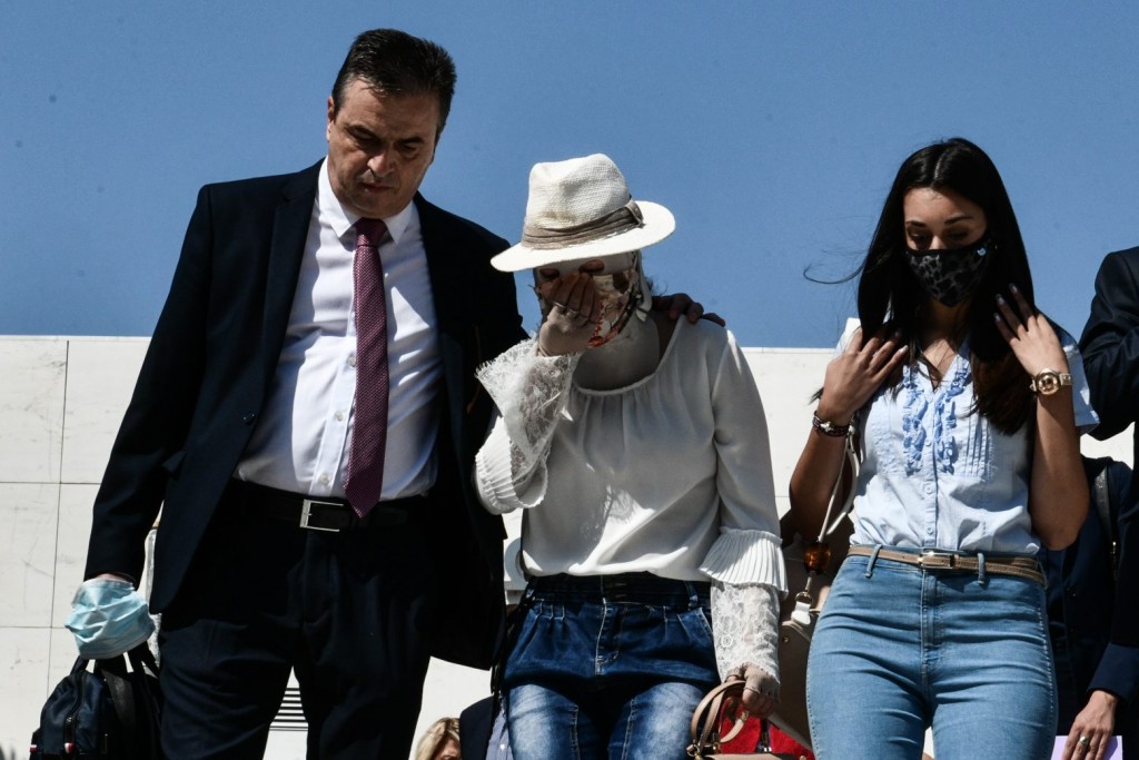 Ιωάννα Παλιοσπύρου – Είχε επεισόδιο με άγνωστο – Επιχείρησε να τη φωτογραφίσει εντός του δικαστηρίου