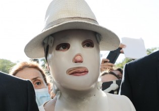 Ιωάννα Παλιοσπύρου – Δεκάδες celebrities στο πλευρό της