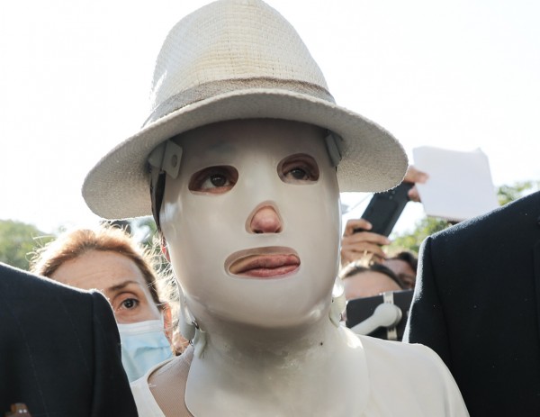 Ιωάννα Παλιοσπύρου – Δεκάδες celebrities στο πλευρό της