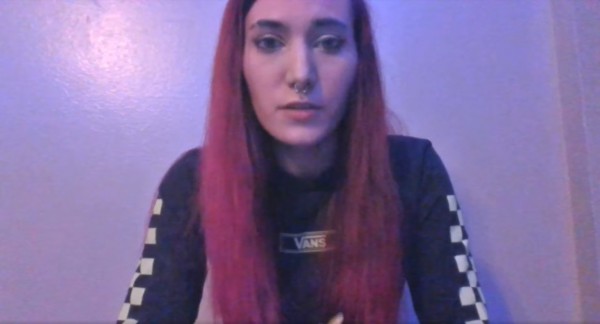 ΗΠΑ – Εργαζόμενη ανακοινώνει την παραίτησή της από τα μεγάφωνα του καταστήματος