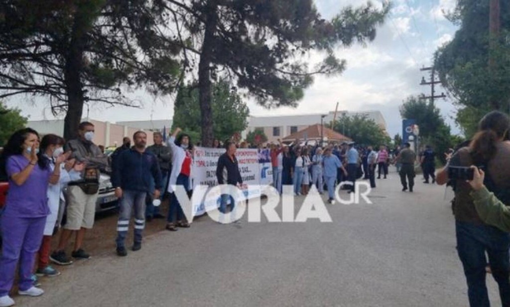 Θεσσαλονίκη – Υποδοχή με αποδοκιμασίες στον Θάνο Πλεύρη