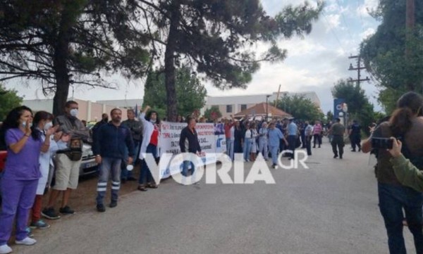 Θεσσαλονίκη – Υποδοχή με αποδοκιμασίες στον Θάνο Πλεύρη