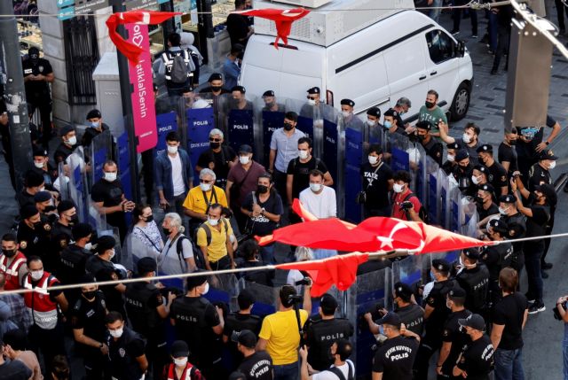 Κοροναϊός – Τουρκία – Διαδήλωση στην Κωνσταντινούπολη κατά του εμβολιασμού και των μέτρων για την πανδημία