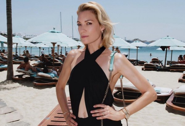 Βίκυ Καγιά – Σέξι εμφάνιση με μίνι δερμάτινο φόρεμα – Μας άφησε άφωνους