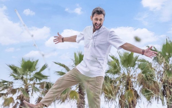 Πάνος Καλίδης – Δεν θα πιστεύετε τι δουλειά έκανε πριν γίνει τραγουδιστής