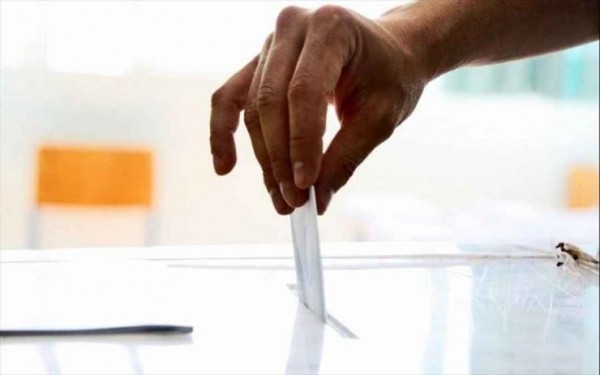 Κυνηγώντας την ψήφο των «κυρ Παντελήδων» – Οι μικρομεσαίοι κρίνουν την κοινωνική πλειοψηφία