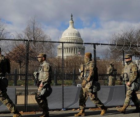 Εκατοντάδες αστυνομικοί έξω από το Καπιτώλιο – Υποστηρικτές του Τραμπ ετοιμάζονται να διαδηλώσουν