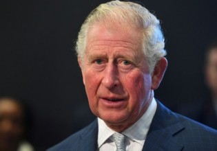 Βρετανία – Παραιτήθηκε το «δεξί χέρι» του πρίγκιπα Κάρολου – Κατηγορείται ότι χρηματίστηκε από Σαουδάραβα