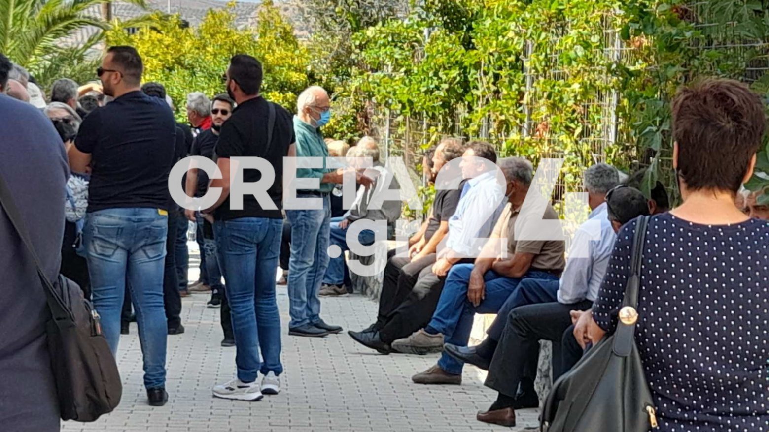 Κρήτη - Θρήνος στην κηδεία του Ιάκωβου Τζαγκαράκη - Το θύμα του σεισμού στο Αρκαλοχώρι
