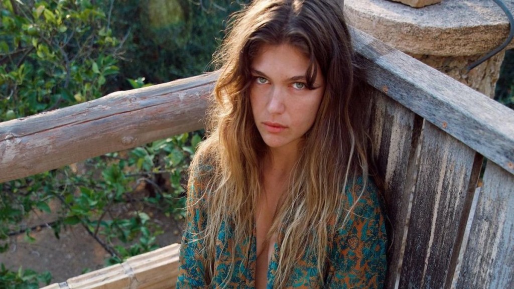 Κλέλια Ανδριολάτου – Η συμπρωταγωνίστρια του Χριστόφορου Παπακαλιάτη ποζάρει πιο όμορφη από ποτέ