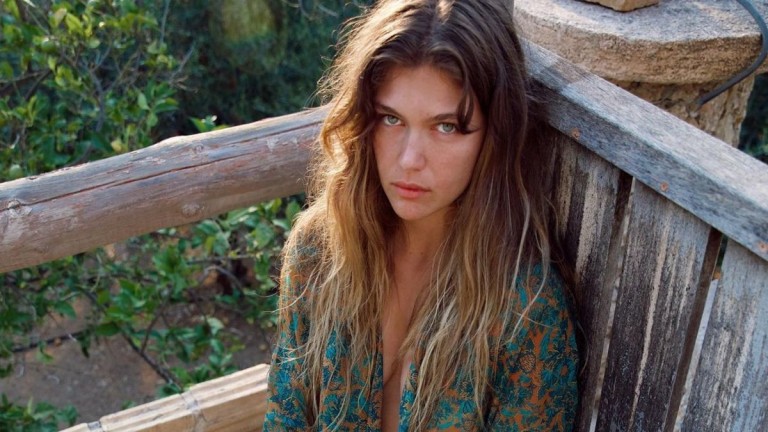 Κλέλια Ανδριολάτου – Η συμπρωταγωνίστρια του Χριστόφορου Παπακαλιάτη ποζάρει πιο όμορφη από ποτέ