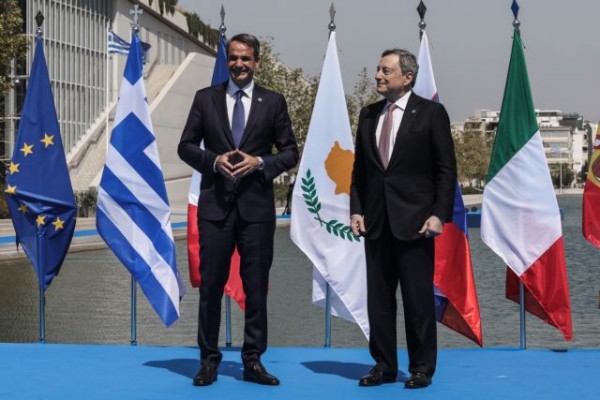 Σε εξέλιξη οι εργασίες της EUMED 9 – Τι συζήτησαν κατ’ ιδίαν Μητσοτάκης και Ντράγκι