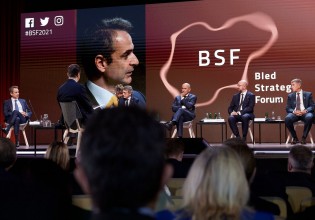 Bled Strategic Forum 2021 – Η διαφωνία Μητσοτάκη και Σασόλι για Αφγανιστάν και προσφυγικό