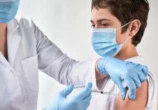 Εμβολιασμός μαθητών – Σε live streaming η διαδικτυακή συζήτηση Θεοδωρίδου και Παπαευαγγέλου